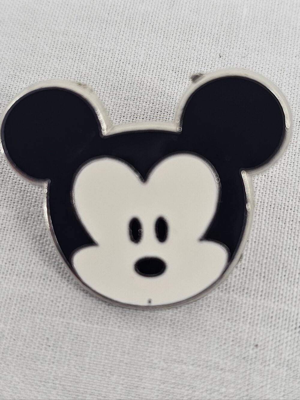 DISNEY Pin Trading ~ Classic Cute Characters Faces ~ Mickey Mouse ~ 2008 ~ P10